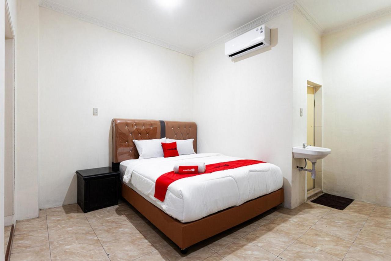 Reddoorz Near Yuki Simpang Raya Mall Medan 2 Exterior photo